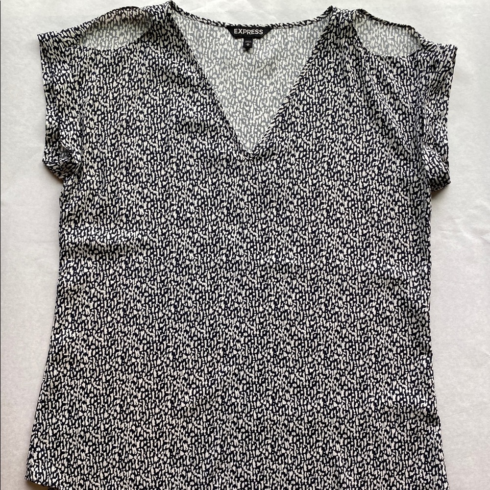 Worn1x Express Cap Sleeve Blouse w/ Shoulder Slits